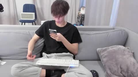 your_shy_guy online show from February 28, 2:20 pm