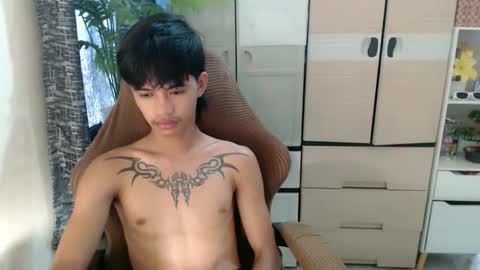 yourasian_eric online show from April 13, 8:15 am