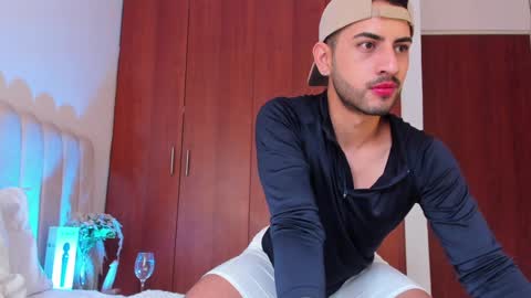 Snapshot of yourboynextdoor1 chatting on January 11, 12:18 pm YOURBOYNEXTDOOR online show from January 11, 12:18 pm