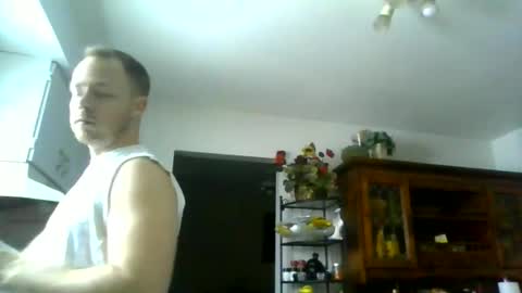 yourlove8523 online show from March 17, 11:57 am