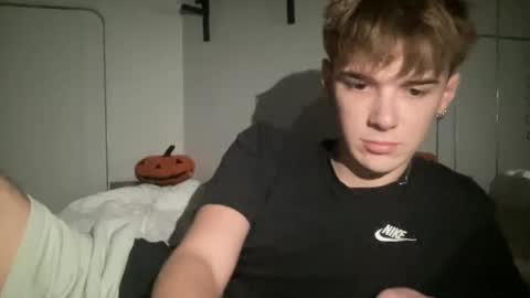 yoursweetyguy online show from December 17, 3:19 pm