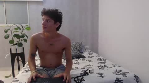 yovng_miaah online show from February 8, 6:12 am