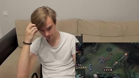 Yue Lang and Samm online show from November 15, 6:32 pm