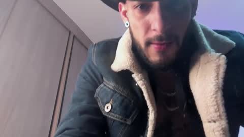 Snapshot of yulianpereira25 chatting on January 25, 5:40 am yulian 2811 online show from January 25, 5:40 am