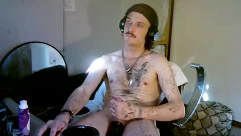 YUNG kye online show from November 18, 11:15 pm