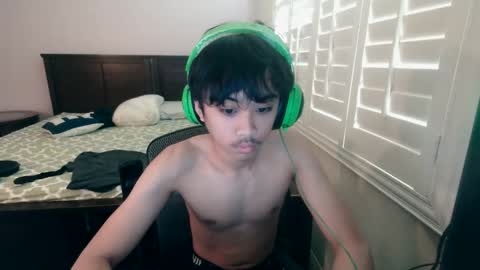 yungasianboyy2007 online show from April 14, 7:57 pm