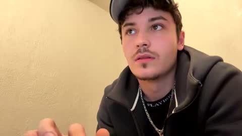 yungstudbev online show from October 18, 3:33 am