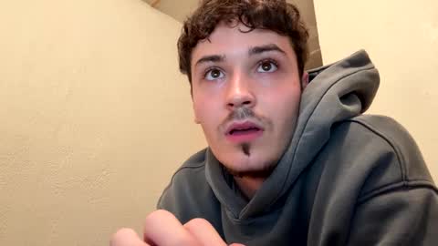 yungstudbev online show from September 26, 3:59 am