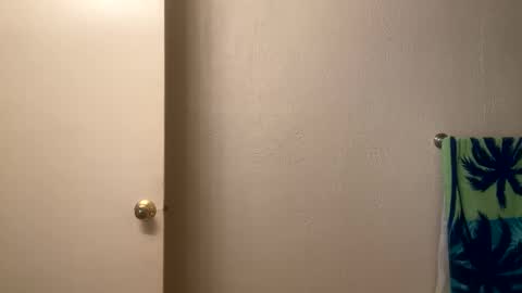 yungstudbev online show from December 5, 5:15 am