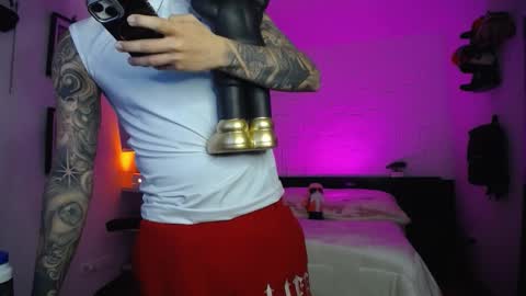 zac_muller1 online show from February 23, 7:10 am