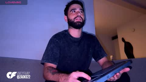 zack_sullivan22 online show from March 3, 7:38 am