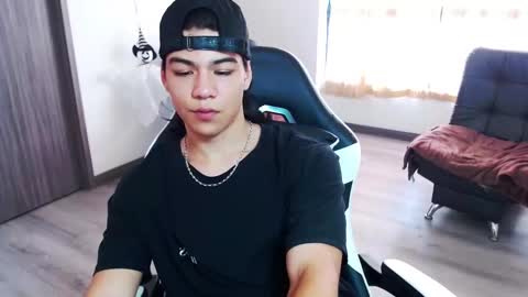 Snapshot of zackss_player chatting on October 25, 2:52 pm zackss_player online show from October 25, 2:52 pm