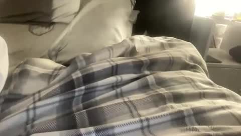 Snapshot of zebmicah chatting on December 22, 12:17 am zebmicah online show from December 22, 12:17 am