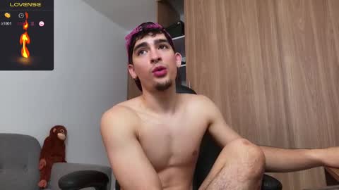 Snapshot of zenn_rush chatting on December 4, 12:03 pm Zenn online show from December 4, 12:03 pm