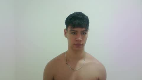 zeus_183 online show from October 1, 11:41 pm