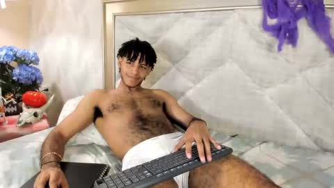Snapshot of zyan_moreno chatting on October 22, 6:43 pm zyan_moreno online show from October 22, 6:43 pm