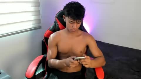 zyzz_1812 online show from June 4, 6:47 pm