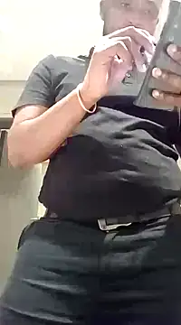 Snapshot of douksm chatting on February 1, 6:21 am douksm online show from February 1, 6:21 am