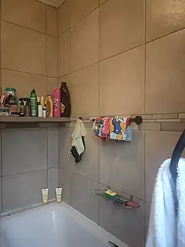 Snapshot of douksm chatting on March 1, 5:53 am douksm online show from March 1, 5:53 am