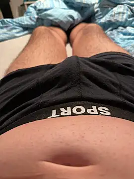 spritzerboy23 online show from April 29, 8:48 pm