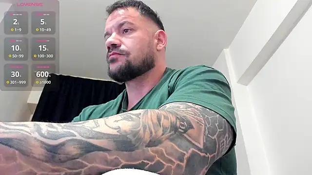 musclemonster31 online show from April 9, 1:17 pm