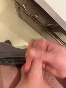 madman11222 online show from February 1, 6:00 am