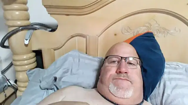 Bigbear0563 online show from April 12, 4:52 pm