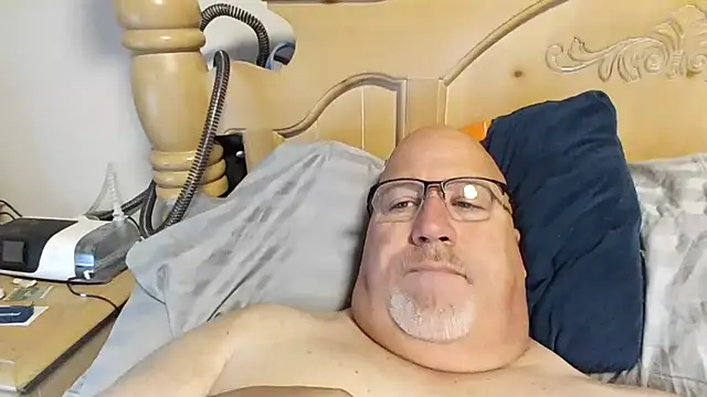 Bigbear0563 online show from April 18, 5:14 pm