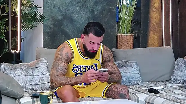 masterkingofmusclee online show from November 8, 9:23 am