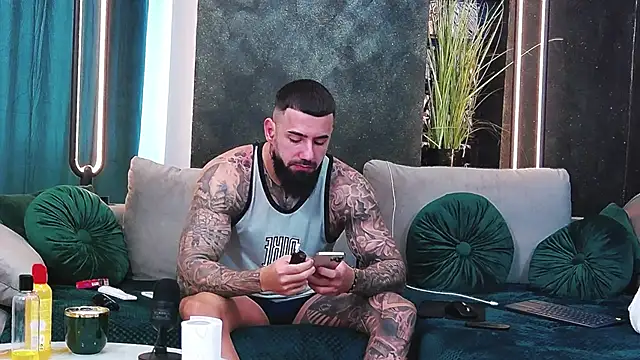 masterkingofmusclee online show from February 5, 7:07 am