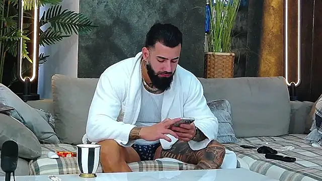 masterkingofmusclee online show from November 13, 9:03 am