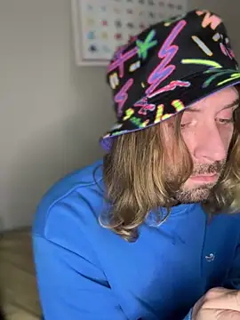 4kUsh2Fashion0 online show from January 22, 5:28 pm