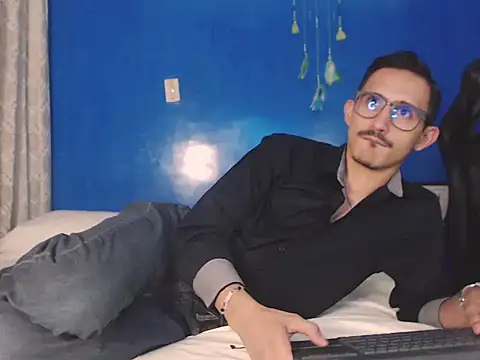 HomeAloneK online show from October 26, 8:11 pm