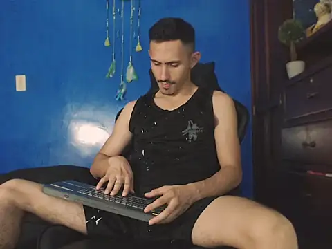 HomeAloneK online show from November 2, 7:51 pm