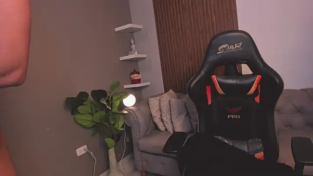 liam collins21 online show from April 14, 12:16 pm