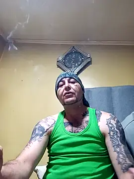 Snapshot of TrainedFinder5 chatting on October 7, 11:42 pm TrainedFinder5 online show from October 7, 11:42 pm