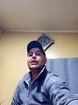 Snapshot of TrainedFinder5 chatting on October 23, 3:10 am TrainedFinder5 online show from October 23, 3:10 am