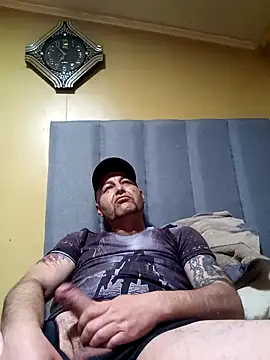 Snapshot of TrainedFinder5 chatting on October 10, 3:33 am TrainedFinder5 online show from October 10, 3:33 am