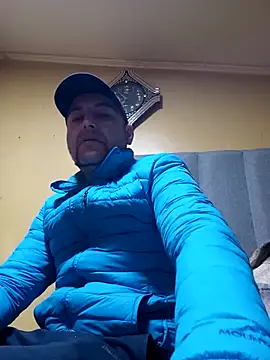 Snapshot of TrainedFinder5 chatting on October 2, 4:38 am TrainedFinder5 online show from October 2, 4:38 am