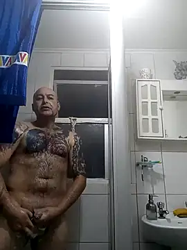 Snapshot of TrainedFinder5 chatting on September 24, 2:33 am TrainedFinder5 online show from September 24, 2:33 am