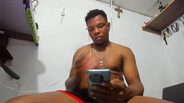 hugo3918  online show from October 28, 2:25 am