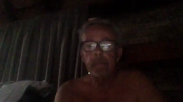 Snapshot of tuggy59 chatting on October 3, 4:28 am tuggy59 online show from October 3, 4:28 am