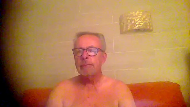 Snapshot of tuggy59 chatting on October 22, 5:33 am tuggy59 online show from October 22, 5:33 am