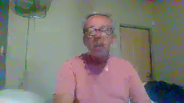 Snapshot of tuggy59 chatting on October 13, 5:46 am tuggy59 online show from October 13, 5:46 am