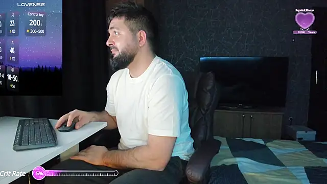 Snapshot of Eduu2322 chatting on December 11, 11:00 pm Eduu2322 online show from December 11, 11:00 pm