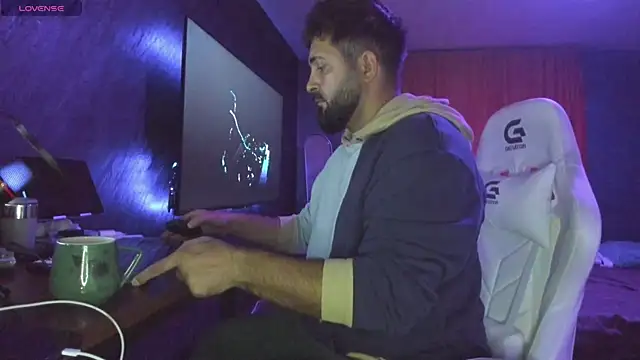 Snapshot of Eduu2322 chatting on October 7, 8:24 pm Eduu2322 online show from October 7, 8:24 pm