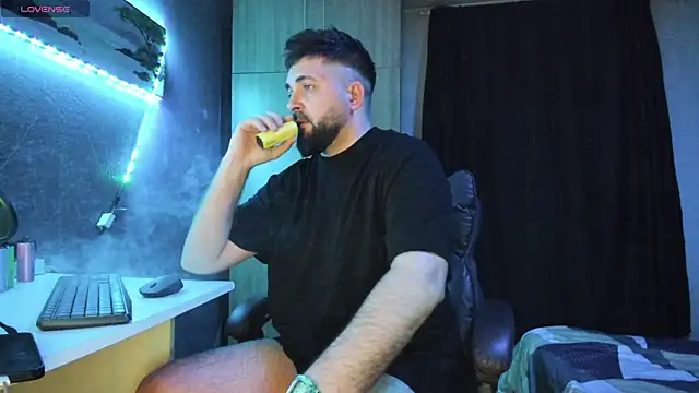 Snapshot of Eduu2322 chatting on March 6, 10:47 pm Eduu2322 online show from March 6, 10:47 pm