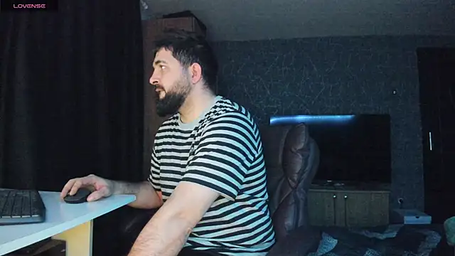 Snapshot of Eduu2322 chatting on January 1, 10:03 pm Eduu2322 online show from January 1, 10:03 pm