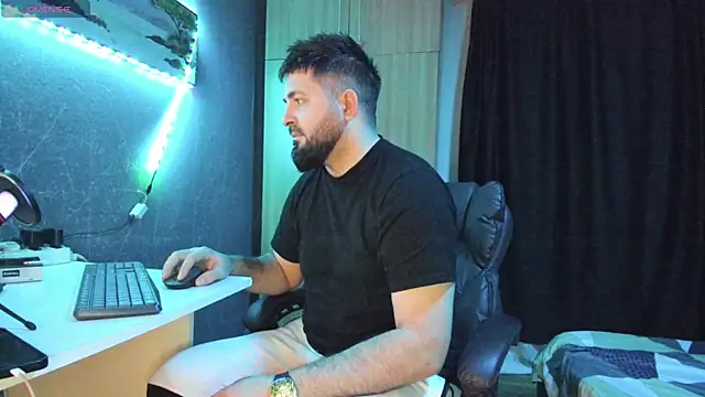 Snapshot of Eduu2322 chatting on February 18, 10:58 pm Eduu2322 online show from February 18, 10:58 pm