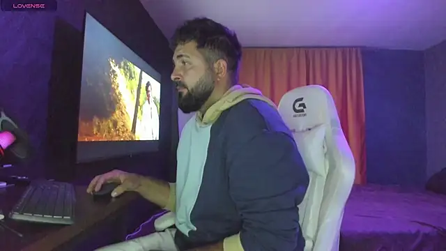 Snapshot of Eduu2322 chatting on October 3, 9:20 pm Eduu2322 online show from October 3, 9:20 pm